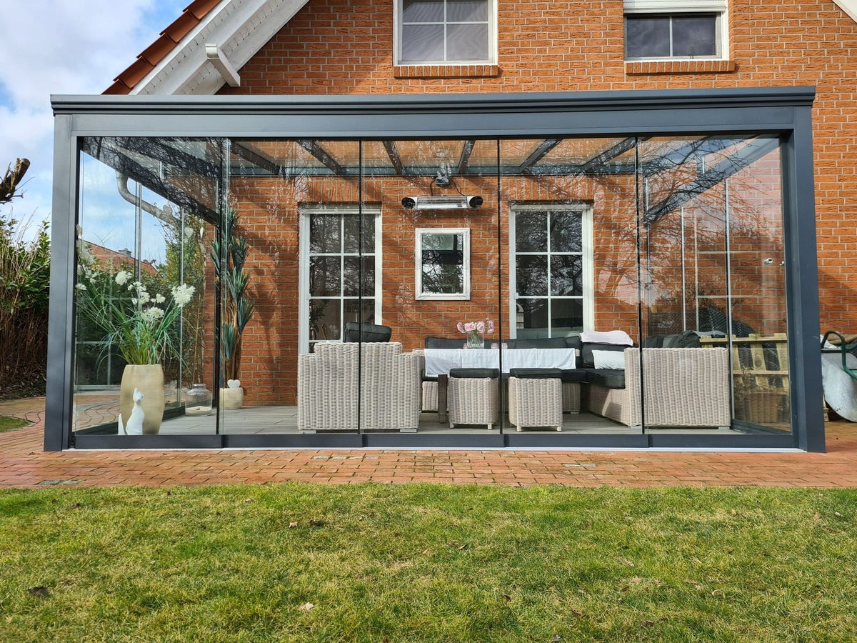Reinigung und Pflege einer Terrassenüberdachung aus Aluminium