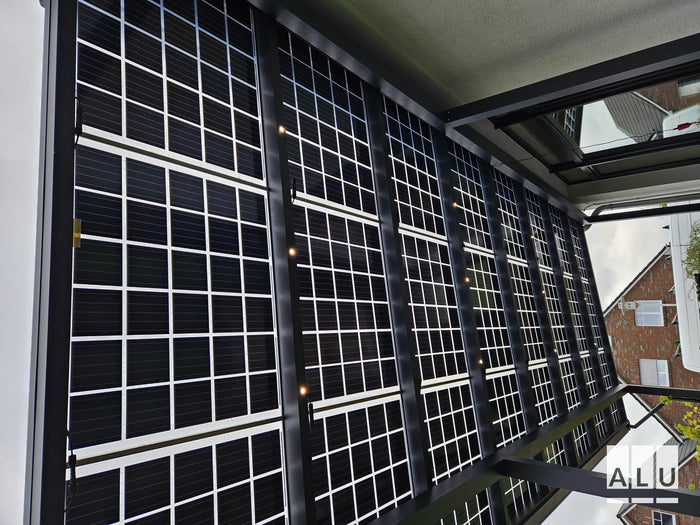 Terrassenüberdachung mit Photovoltaik von ALU-Terrassenbau
