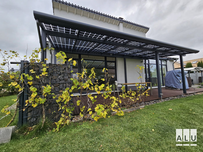 Terrassenüberdachung mit Photovoltaik von ALU-Terrassenbau