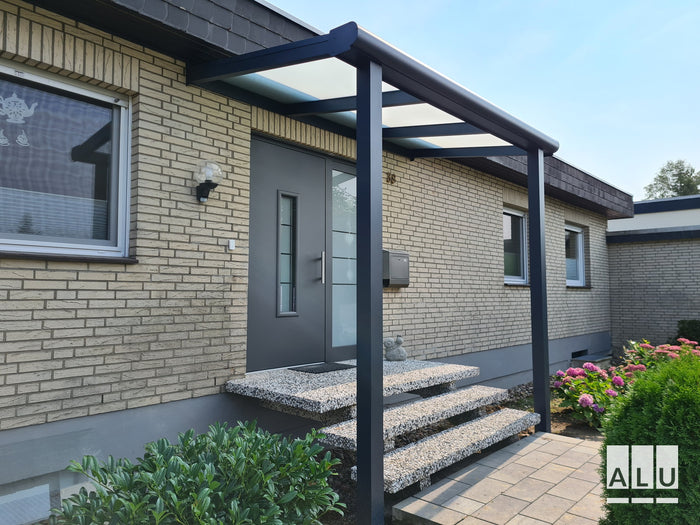 Vordach für den Hauseingang von ALU-Terrassenbau