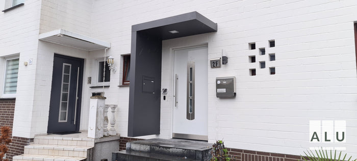 Vordach für den Hauseingang von ALU-Terrassenbau