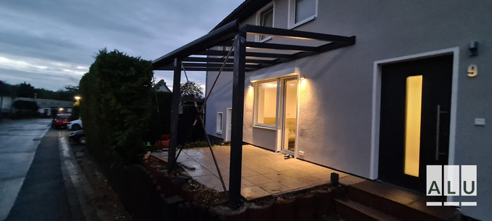 Vordach für den Hauseingang von ALU-Terrassenbau