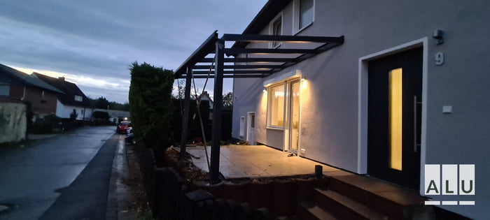 Vordach für den Hauseingang von ALU-Terrassenbau