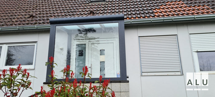 Vordach für den Hauseingang von ALU-Terrassenbau